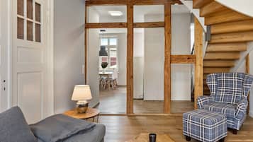 Fernseher, Videospiele, Tischtennisplatte