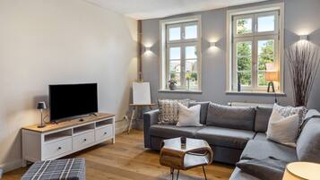 Fernseher, Videospiele, Tischtennisplatte