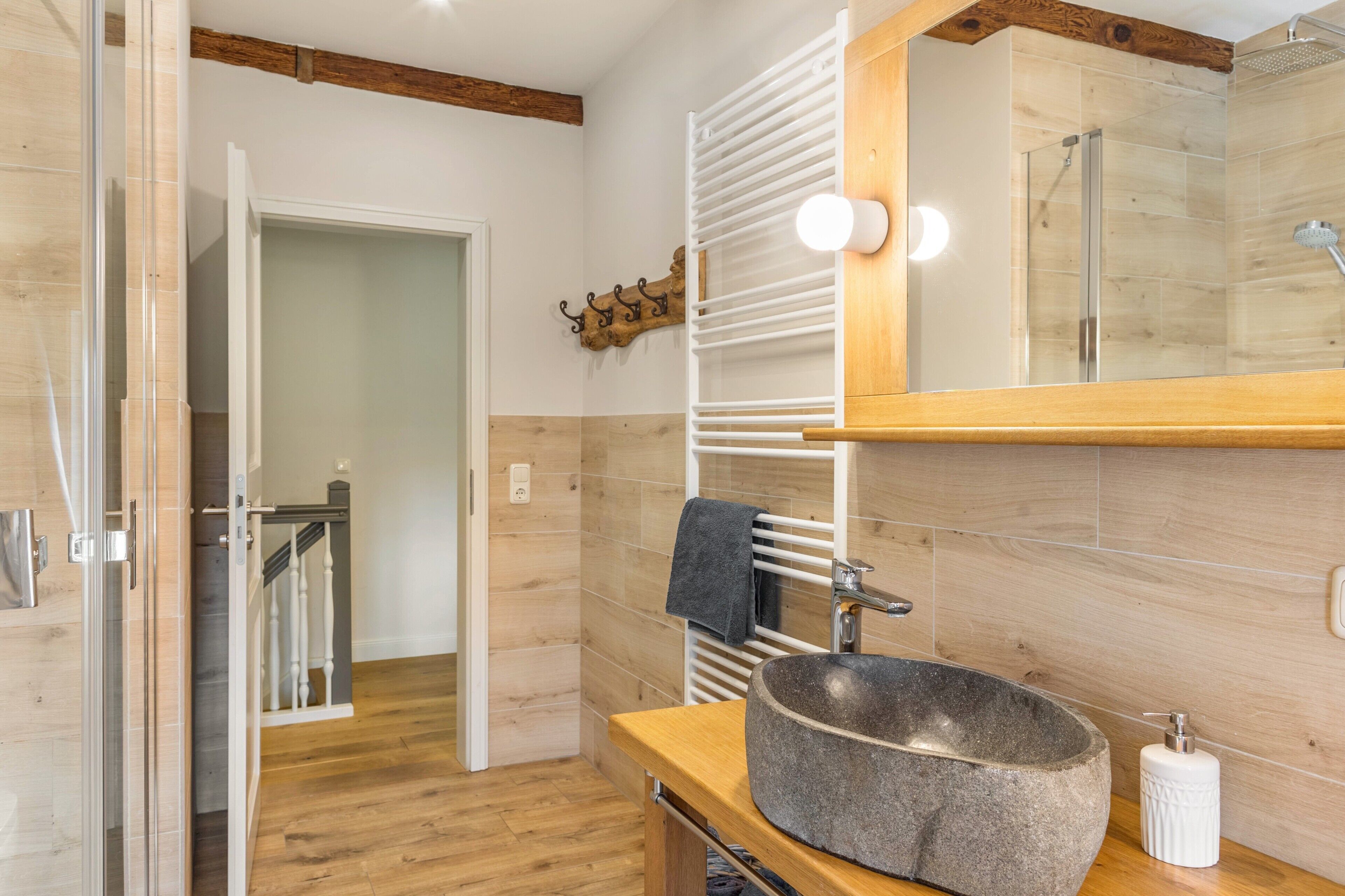 Dusche, Haartrockner, Handtücher