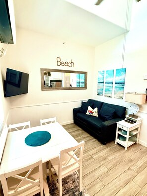 Smart TV, video games, foosball - Resort poolside condo, walk to beach! Fishing, splashpad, & pickle ball! Pets ok (Corpus Christi)