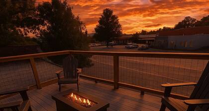 Studio in the Heart of Pickens Roof top Deck with Fire pit