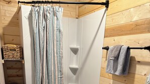 Shower, hair dryer, towels, soap - Chief Lone Walker #6 (East Glacier Park)
