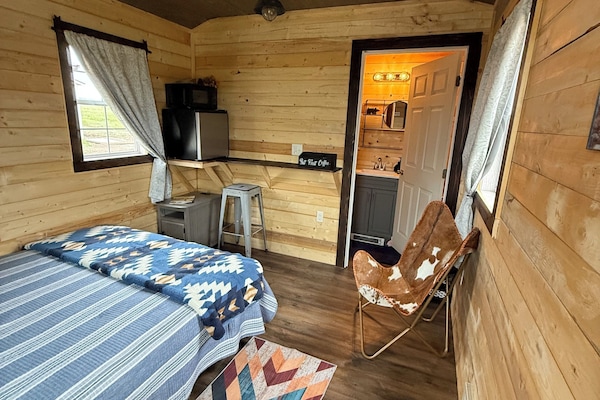 1 bedroom, iron/ironing board, WiFi (free), bed sheets