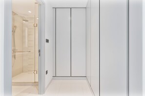 Premium Apartment, Balcony, Bay View | Wardrobe