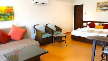 7 bedrooms, iron/ironing board, WiFi, bed sheets