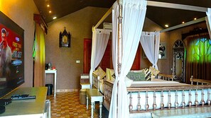 7 bedrooms, iron/ironing board, WiFi, bed sheets
