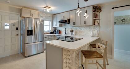 Walk to Redington Beach: Renovated Duplex w/ Patio