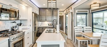 Pools, Boat Ramp & More: Cottage in Virginia Beach