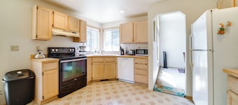 Walk to Hiking Trails: Renton Home w/ Fenced Yard!