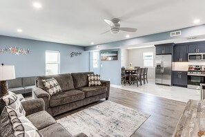 Apartment (4 Bedrooms) | Interior - 5 Blocks to Wildwood Beach: Family Getaway! (Wildwood)