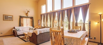 Luxe Cabin Retreat, Near Bryce & Zion Nat'l Parks!