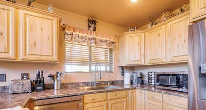Luxe Cabin Retreat, Near Bryce & Zion Nat'l Parks!