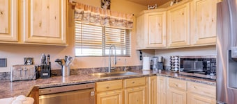 Luxe Cabin Retreat, Near Bryce & Zion Nat'l Parks!