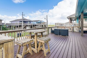 House (3 Bedrooms) | Front of property - Walk to the Ocean: Family Retreat in Crystal Beach (Port Bolivar)