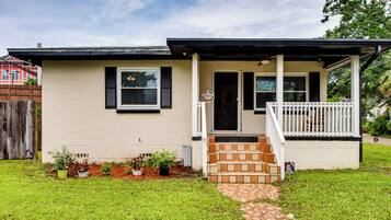 House (3 Bedrooms) | Front of property