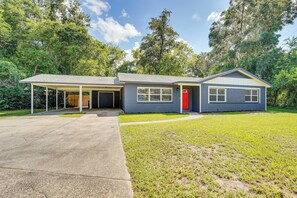 House (3 Bedrooms) | Interior - 1 Mi to Florida Gators Stadium: Gainesville Home! (Gainesville)