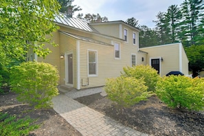House (4 Bedrooms) | Front of property