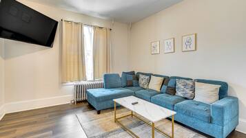 Apartment (3 Bedrooms) | Front of property