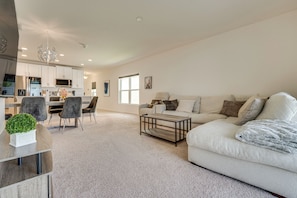 Interior - Easy Disney Day Trips: Family Home w/ Pool Access (Groveland)
