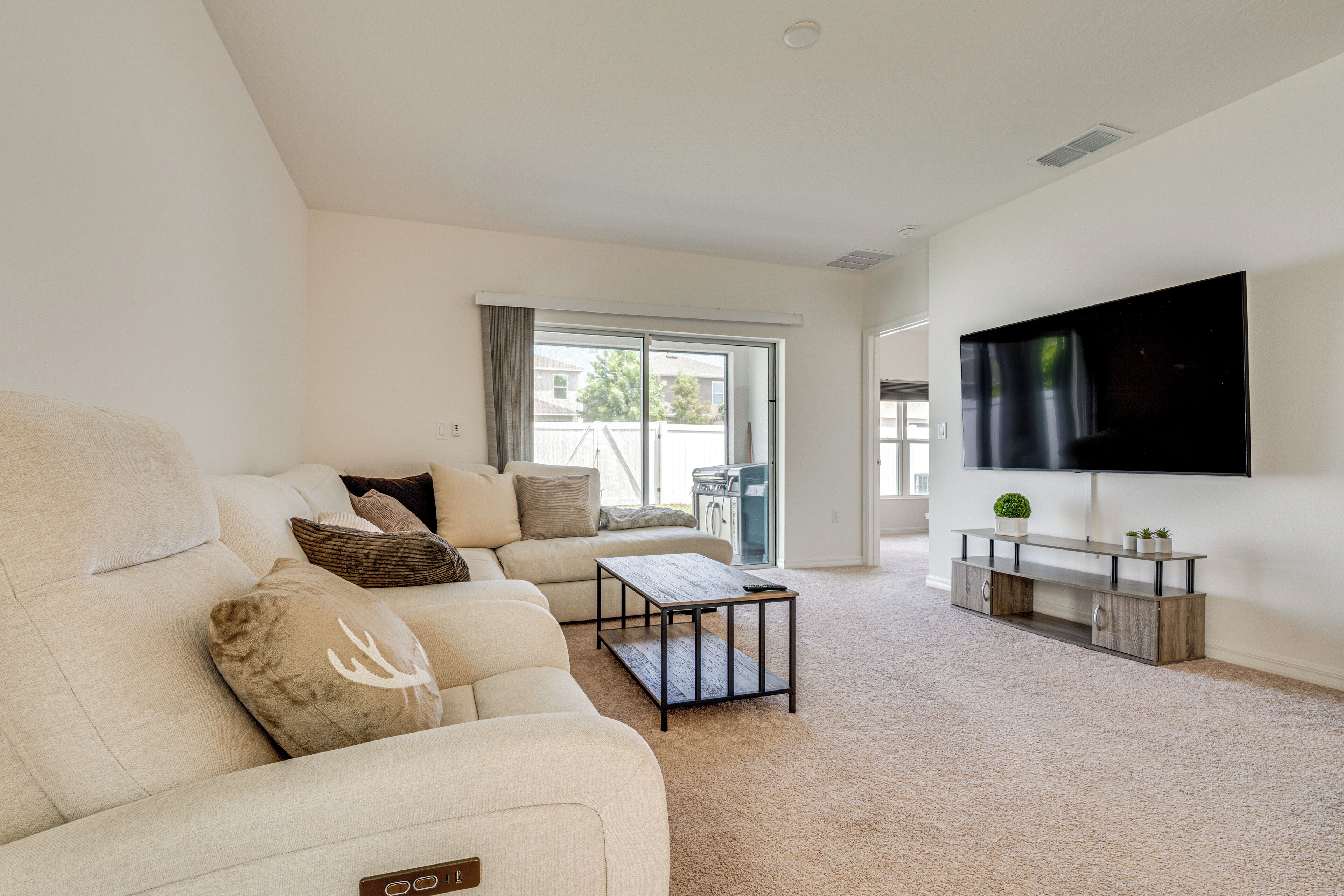 House (4 Bedrooms) | Front of property