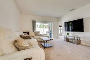 House (4 Bedrooms) | Front of property