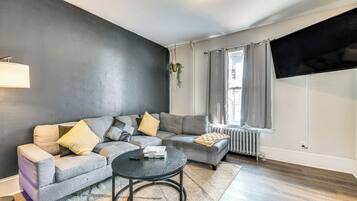 Apartment (3 Bedrooms) | Front of property