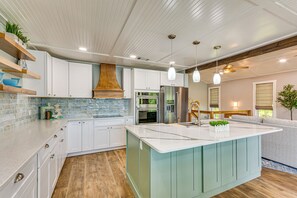 House (3 Bedrooms) | Interior