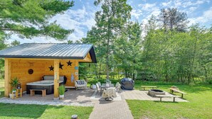 A wooden cabin with a hot tub, outdoor seating, and a fire pit. - Private Hot Tub, Deck! Group Getaway in Friendship (Friendship)