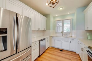 Apartment (2 Bedrooms) | Interior - Clemson Game Retreat: Lakefront Keowee Key Condo (Salem)