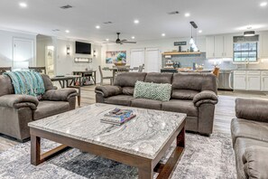 Interior - 2 Mi to Bay + Beaches: Home w/ Gazebo in Daphne (Daphne)