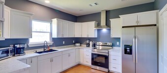 บ้านเงียบสงบในฮิลล์คันทรี: 1 ไมล์ถึงทางเข้าทะเลสาบแอลบีเจ!