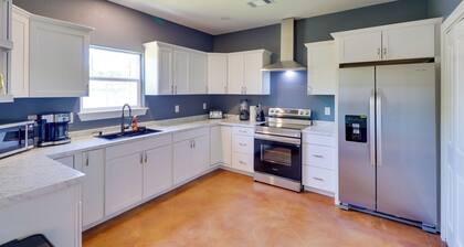 Quiet Hill Country Home: 1 Mi to Lake LBJ Access!