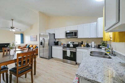 Greenville Getaway: Close to Campus + Stadium!