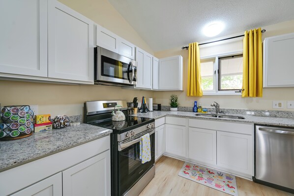 Apartment (2 Bedrooms) | Interior - Greenville Getaway: Close to Campus + Stadium! (Greenville)