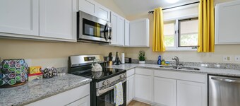 Greenville Getaway: Close to Campus + Stadium!