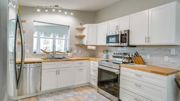 House (2 Bedrooms) | Interior