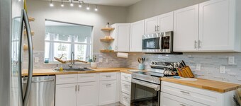 Tee Off & Soak Up Sun! Airy Englewood Gem w/ Yard