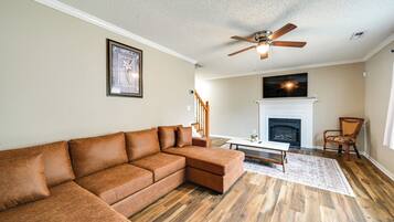 Apartment (3 Bedrooms) | Front of property