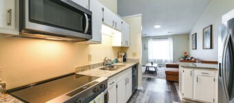Easy ECU Access: Modern Home w/ Patio!