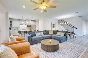 Apartment (3 Bedrooms) | Front of property