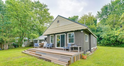 Walk to Cranberry Lake: Quaint Family Cottage