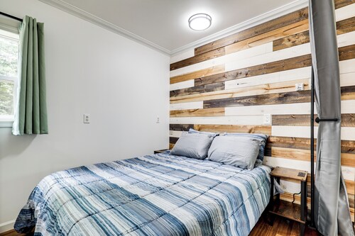 Tiny Woodland Cottage Retreat w/ Yard in Pelkie