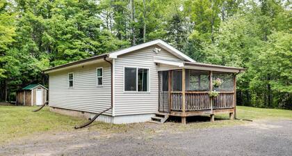 Tiny Woodland Cottage Retreat w/ Yard in Pelkie