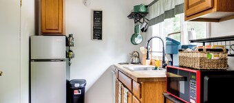 펠키에 있는 마당 딸린 작은 숲속 코티지 리트리트