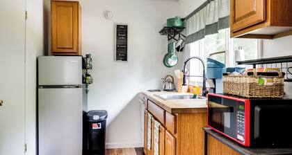 Tiny Woodland Cottage Retreat w/ Yard in Pelkie