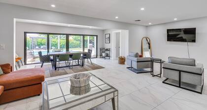 1 Mi to Beach: Modern Cape Coral Home w/ Pool