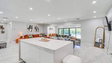 House (4 Bedrooms) | Interior