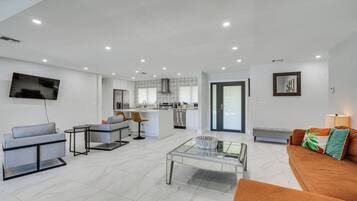 House (4 Bedrooms) | Interior