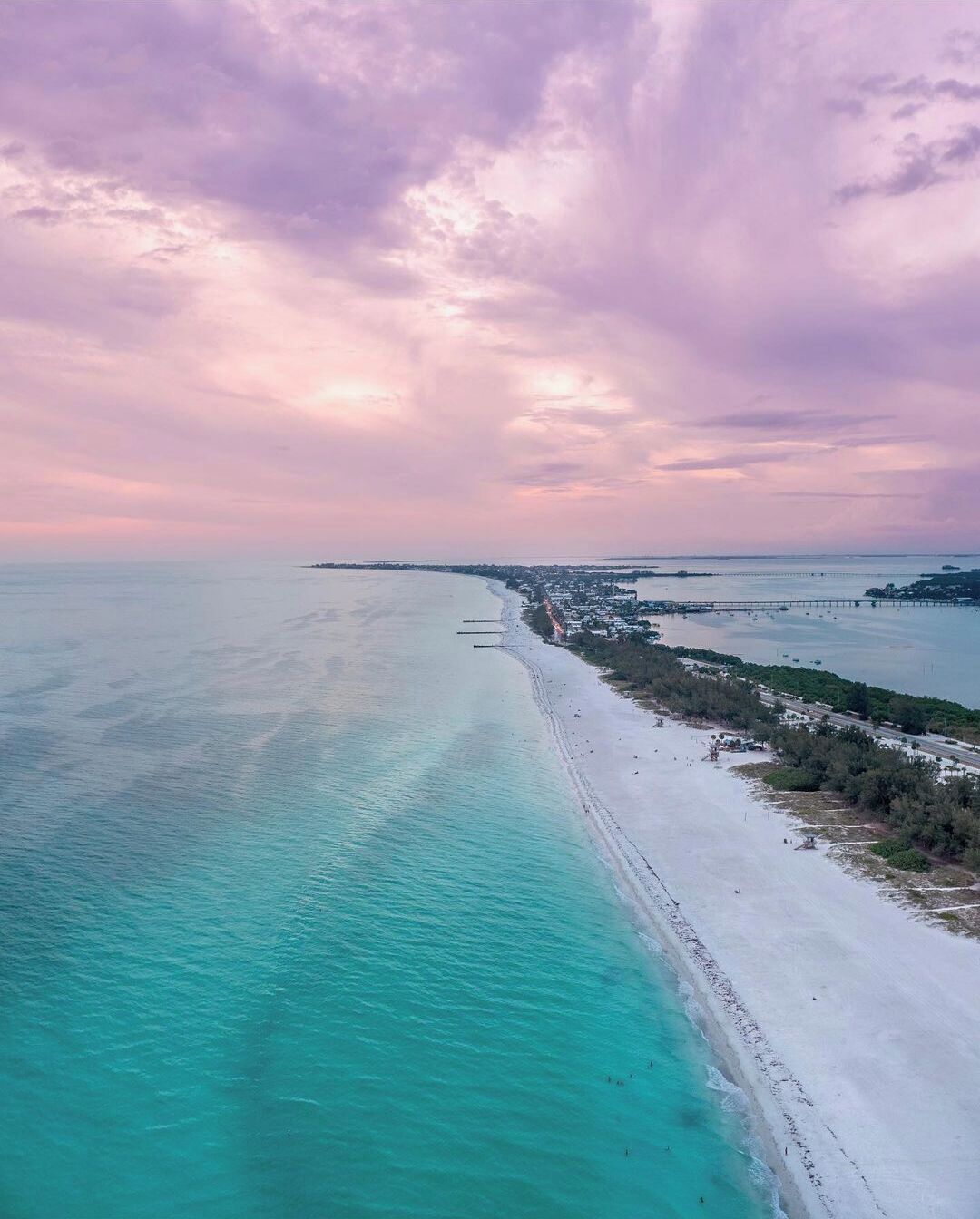 بالقرب من الشاطئ