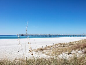 På stranden